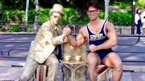 上野動物園に行って色んな動物とボディビルのポージングしてきた